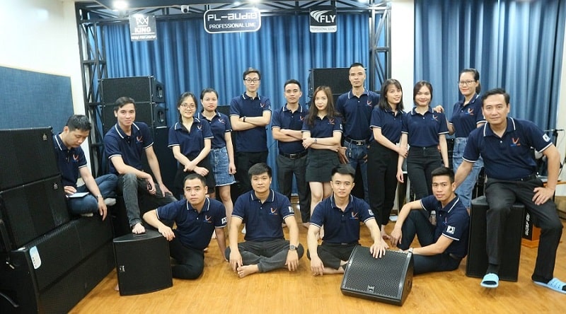 Đội ngũ Lạc Việt Audio chuyên nghiệp, yêu nghề.